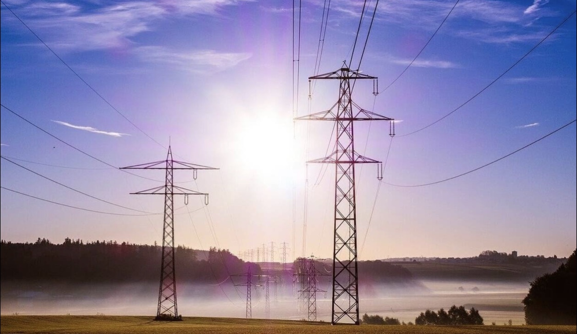 Φθηνότερο ρεύμα σε νοικοκυριά και επιχειρήσεις – Τα μέτρα του υπουργείου Ενέργειας