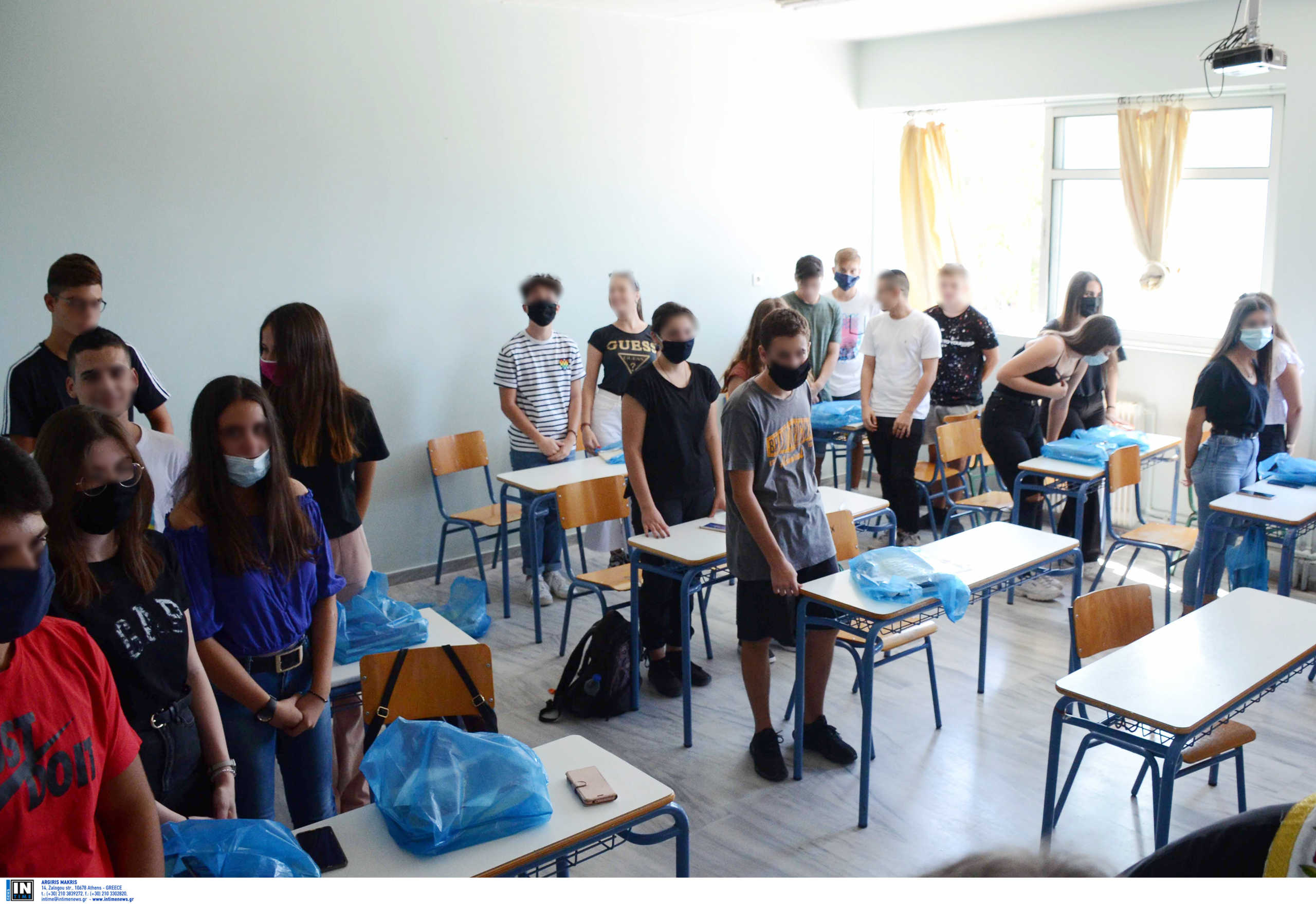 ΚΕΔΕ: Σταματά η παραγωγή των μασκών για τα σχολεία