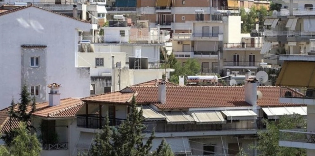 “Γολγοθάς” η μεταβίβαση των ακινήτων – Τι λένε οι συμβολαιογράφοι