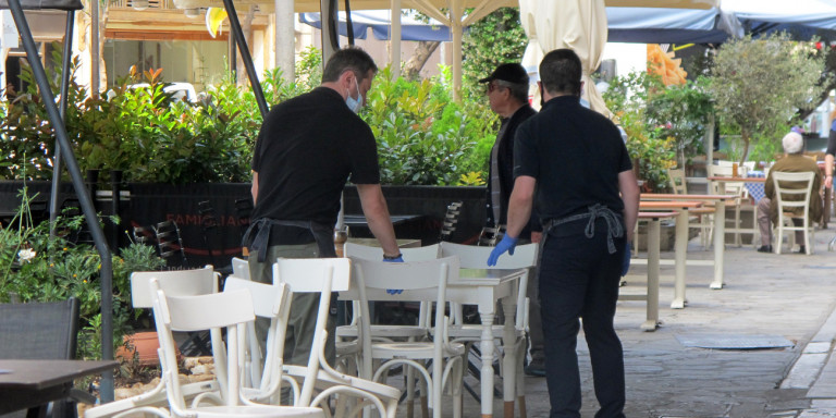 Κατάργηση εισφοράς αληλλεγγύης και μείωση εισφορών: Πόσα κερδίζουν το χρόνο μισθωτοί, ελεύθεροι επαγγελματίες