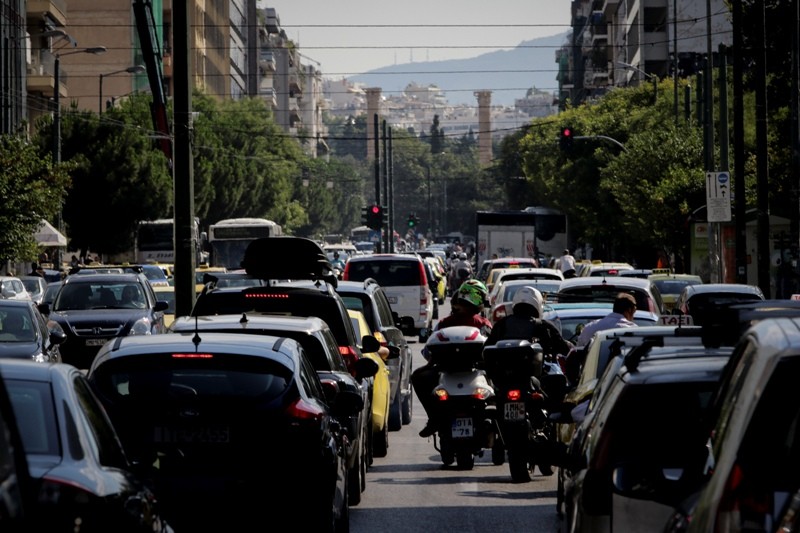 Υπουργείο Μεταφορών: Οι οδηγοί ΙΧ δεν θα οδηγούν μηχανές με το ίδιο δίπλωμα