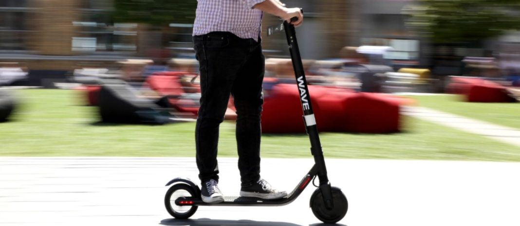 Εύβοια: Ατύχημα στη Χαλκίδα με ηλεκτρικό πατίνι- Άνδρας χτύπησε πεζή και εξαφανίστηκε