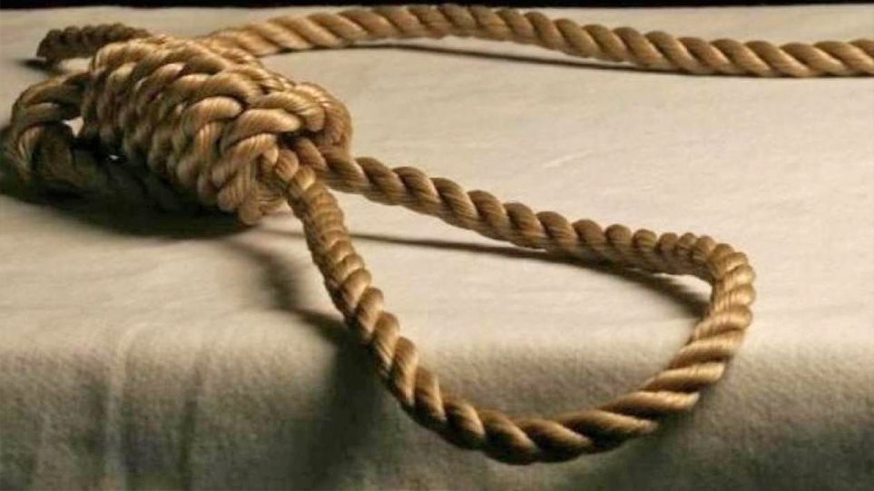 Σπαραγμός στη Χαλκίδα: Άνδρας κρεμάστηκε μέσα στο σπίτι του