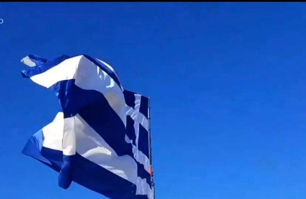 28η Οκτωβρίου: Κρητικός ύψωσε στο Καστελλόριζο τη μεγαλύτερη ελληνική σημαία [βίντεο]