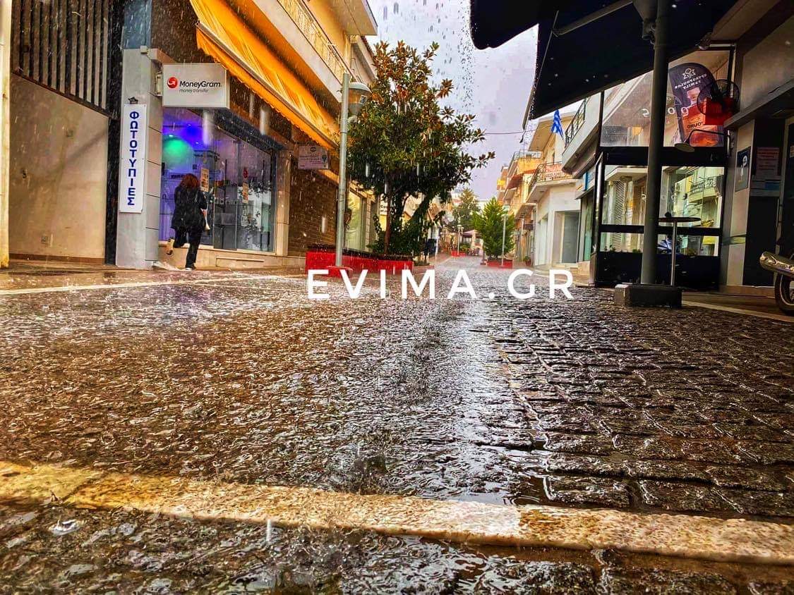 Καιρός Εύβοια: Καταρρακτώδεις βροχη αυτή την ώρα στο Αλιβέρι (Εικόνες)