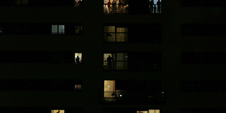 Χαμός: Θετικοί στον κορωνοϊό «σπάνε» την καραντίνα και κόβουν βόλτες