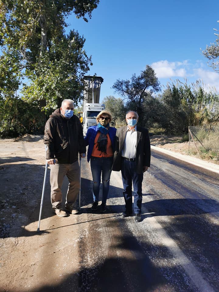 Δήμαρχος Ερέτριας-Αυτοψία στις εργασίες ασφαλτόστρωσης μαζί με την αντιδήμαρχο Τεχνικών υπηρεσιών