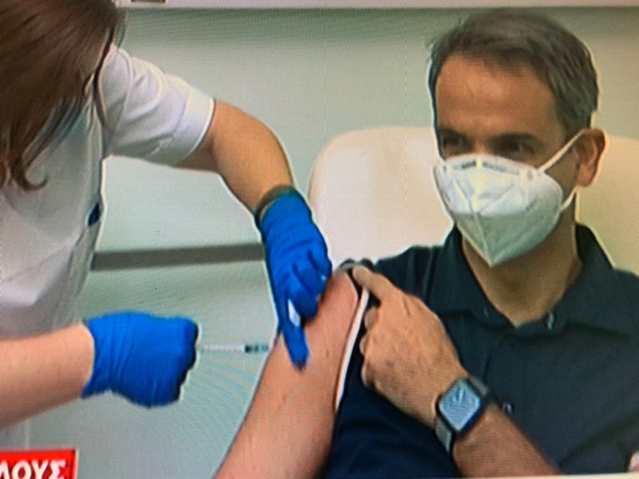 Εμβολιάστηκε ο πρωθυπουργός στο Νοσοκομείο Αττικόν – Τι δήλωσε [εικόνες]