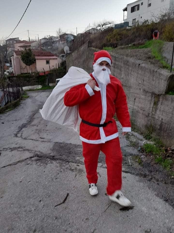 Εύβοια: Στην Κοινότητα Κερασιάς ο Άγιος Βασίλης – Τον υποδέχθηκε ο πρόεδρος [εικόνες]