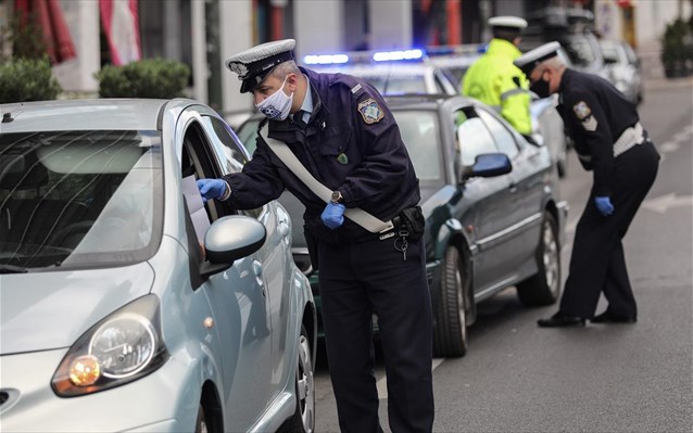 Lockdown: Πόσα άτομα επιτρέπονται σε ΙΧ και Ταξί τα Χριστούγεννα