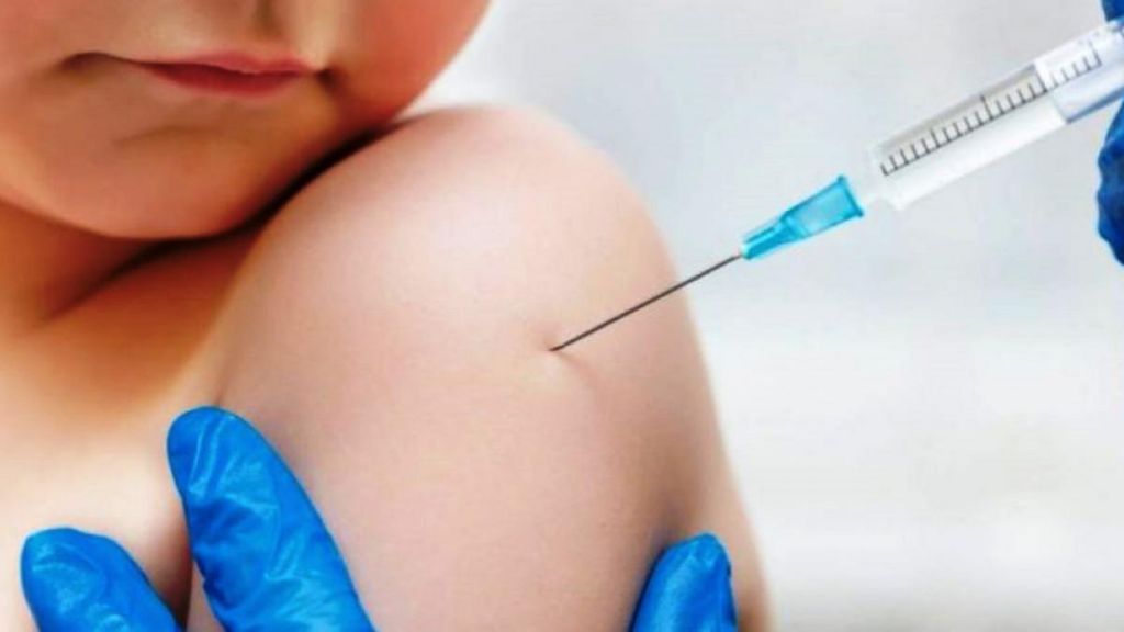 Μόσιαλος για εμβόλιο κορωνοϊού: Τι ισχύει για τα παιδιά – Θα εμβολιαστούν;