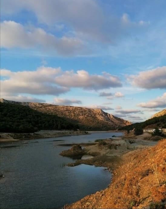 Δήμος Σκύρου: Eργασίες στεγάνωσης και καθαρισμού της λεκάνης κατάκλισης του φράγματος του νησιού