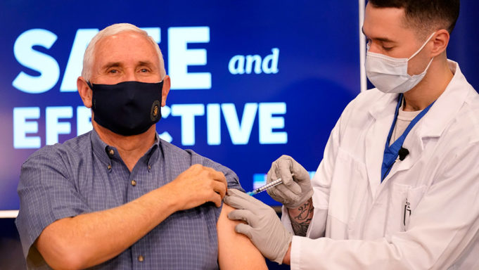 Κορονοϊός: Εμβολιάστηκε ο αντιπρόεδρος των ΗΠΑ Μάικ Πενς