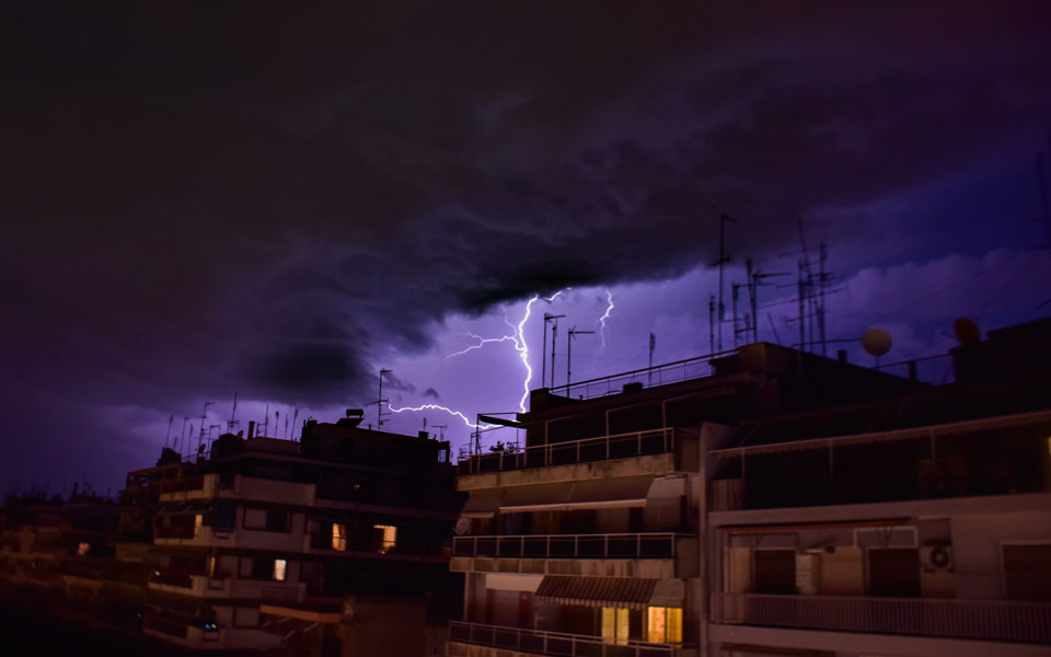 Έκτακτο δελτίο επιδείνωσης καιρού – EMY: Ισχυρές καταιγίδες και χαλάζι τις επόμενες ώρες