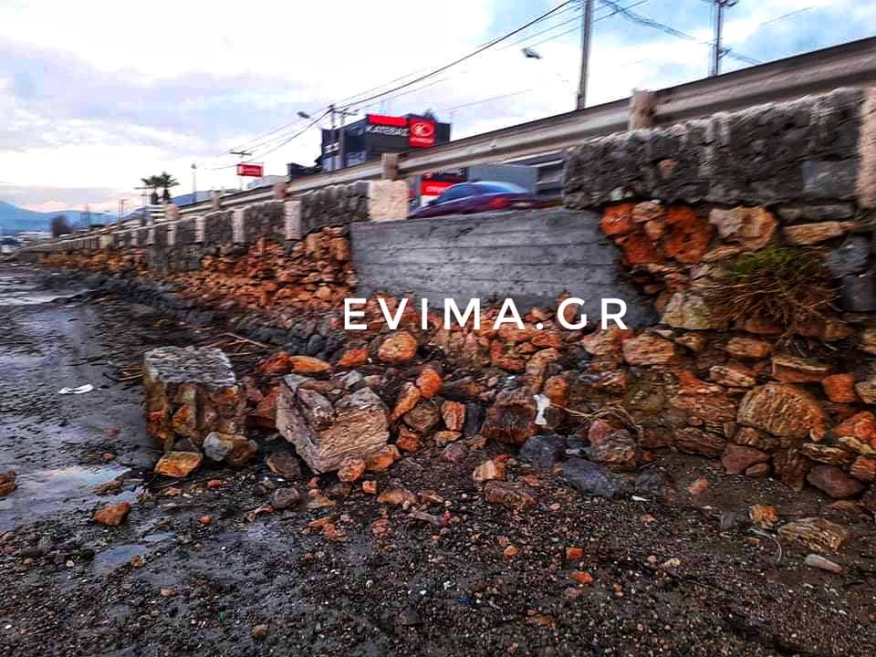 Εύβοια: Άμεση η ανταπόκριση του Δήμου Χαλκιδέων στο πρόβλημα του δρόμου στα φανάρια προς Λιανή Άμμο [εικόνες]