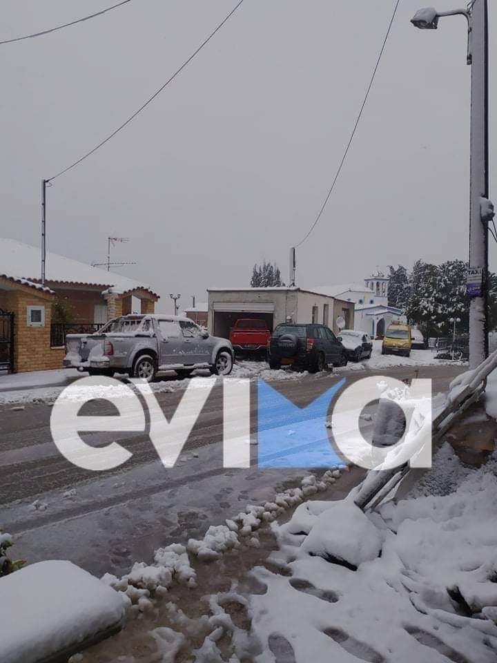 Τσαπουρνιώτης στο evima.gr: Πέφτει χιόνι στα ορεινά χωριά του Δήμου Μαντουδίου Λίμνης Αγίας Άννας – Εικόνες και βίντεο