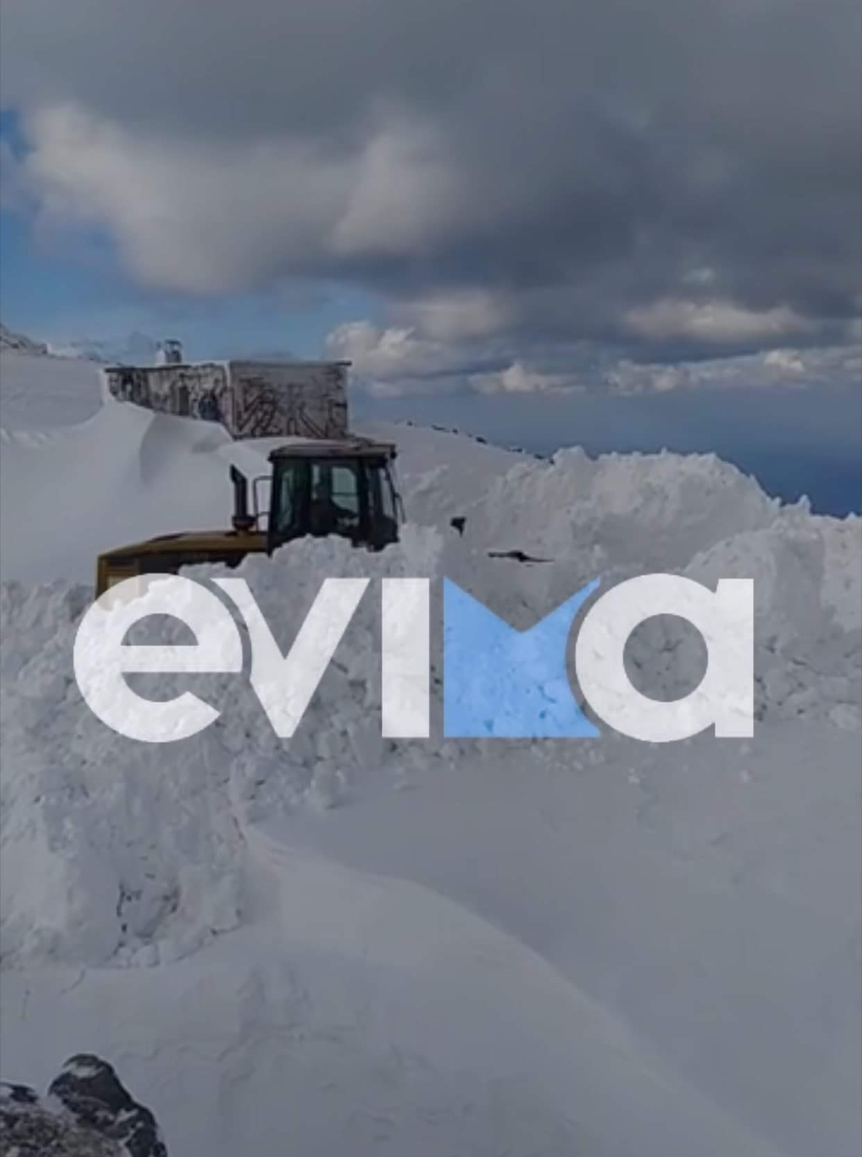 Εύβοια – Κακοκαιρία «Λέανδρος»: Τα τρία μέτρα έφτασε το χιόνι στη Ράχη Γλυφάδας – Έρχεται νέο κύμα την Δευτέρα 18/1