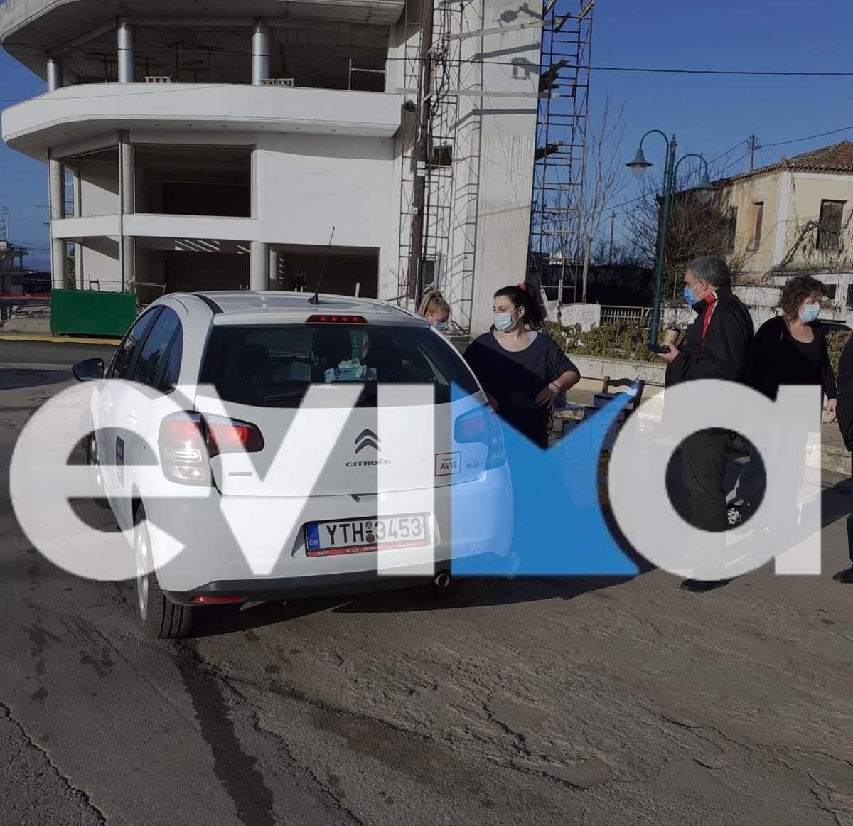 Κορονοϊός Ψαχνά: Ξεκίνησαν τα Drive through- rapid test παρουσία του δήμαρχου