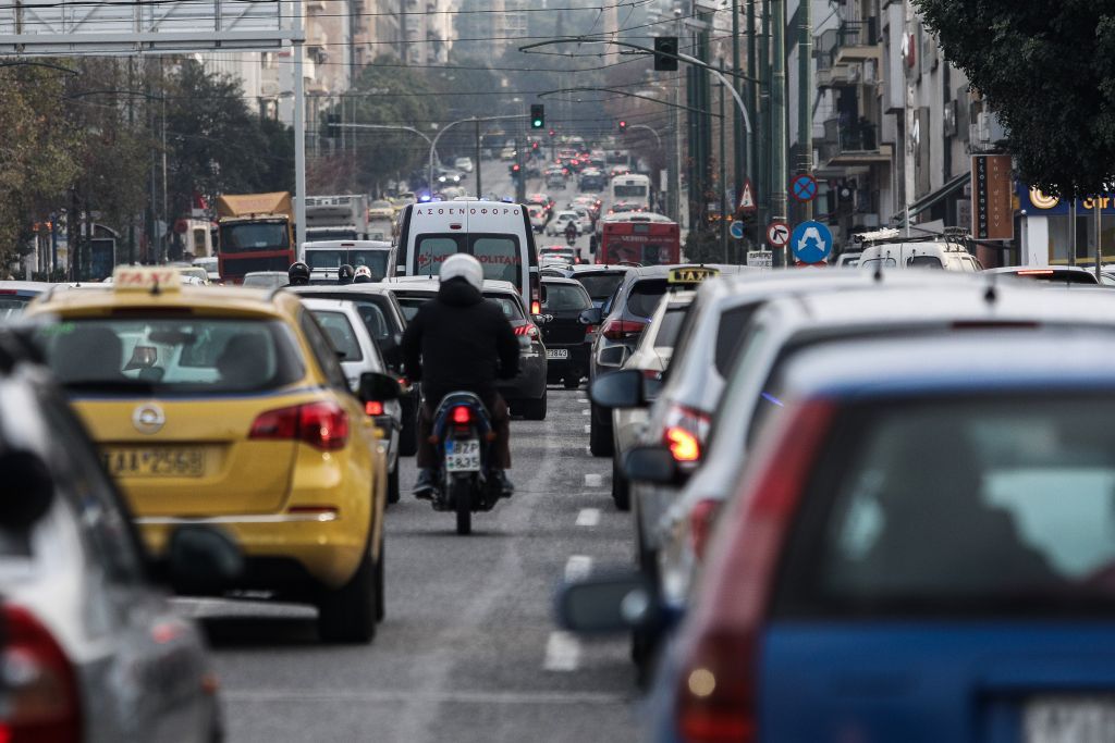 Αλλάζουν τα όρια των επιβατών από Δευτέρα – Τι θα ισχύει για ΙΧ, ταξί και φορτηγά