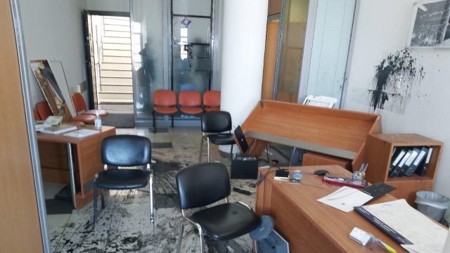Επίθεση στο γραφείο του Αυγενάκη από υποστηρικτές του Κουφοντίνα