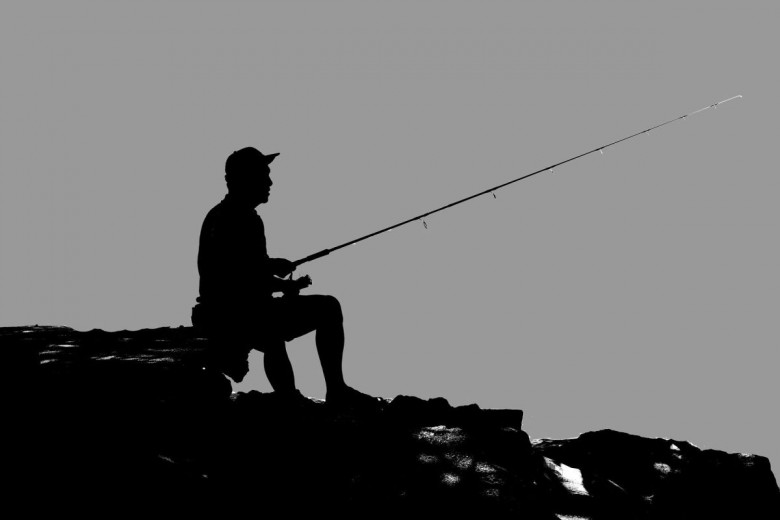 Lockdown – Αρτάκη: «Βαρύ» πρόστιμο τον τσάκωσαν να ψαρεύει στην παραλία