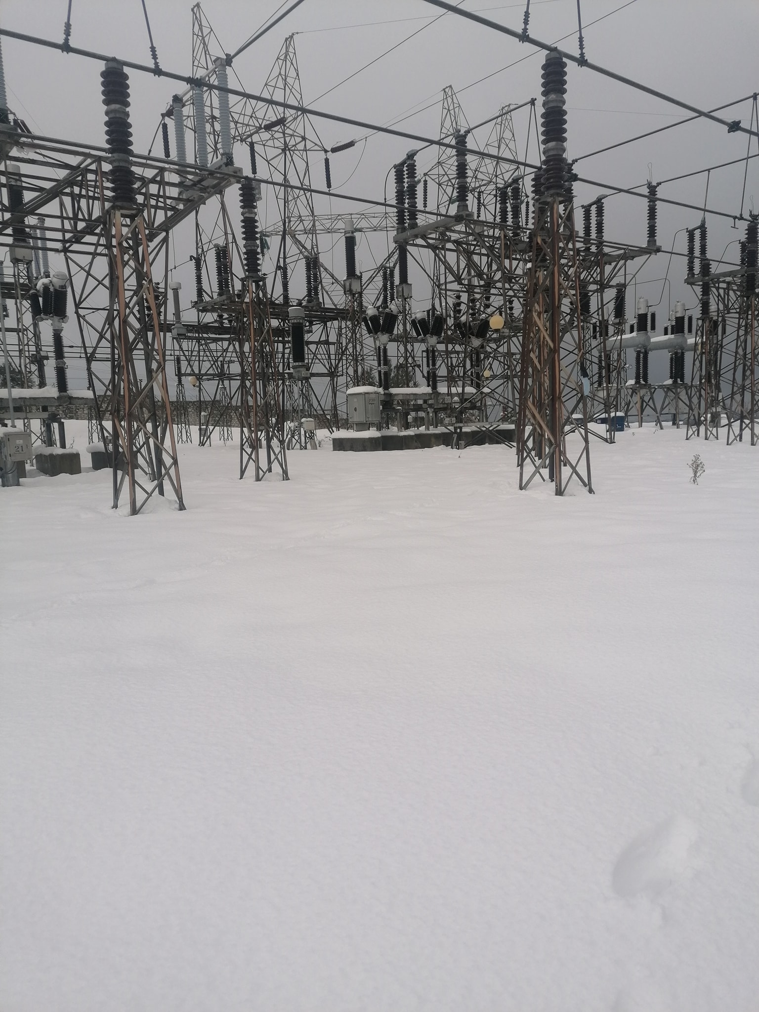 Κακοκαιρία: Πηγές ΔΕΔΔΗΕ στο evima- Εντός της ημέρας αποκατάσταση της ηλεκτροδότησης σε Φάρο Αυλίδας και Μπούρτζι