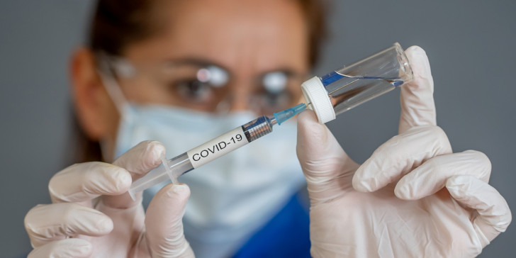 Εμβόλιο κορονοϊού: Ανοίγει η πλατφόρμα για τους 60-64 και 75-79 ετών
