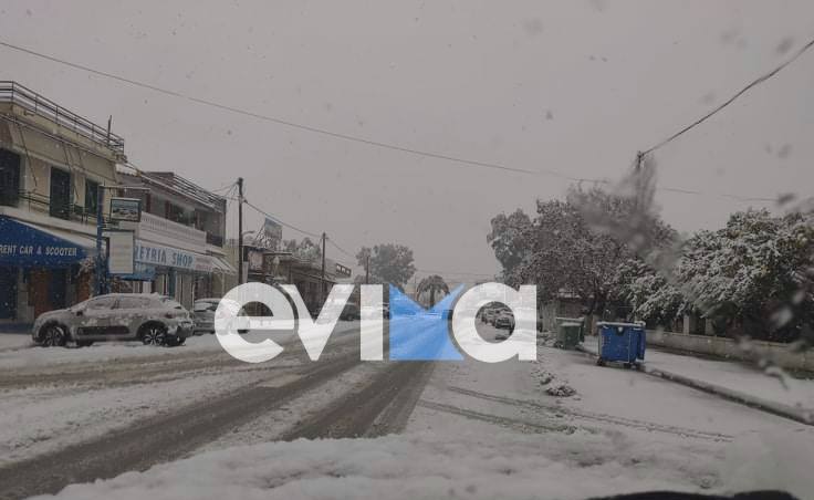 Κακοκαιρία «Μήδεια»: Πρόβλημα στους δρόμους της Ερέτριας από την πυκνή χιονόπτωση – Κλειστός ο δρόμος προς Γέροντα