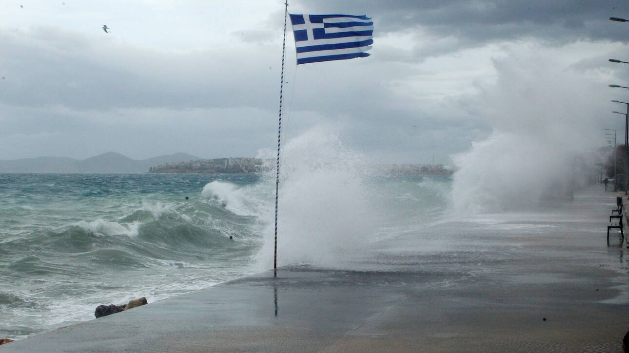 Καιρός: Δείχνει τα «δόντια» του με καταιγίδες και χιονοπτώσεις – Πότε εξασθενούν τα φαινόμενα