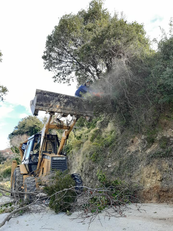 Συνέχεια εργασιών εντός οικισμού στην Κοινότητα Πύργου με εθελοντική εργασία των συγχωριανών [εικόνες]