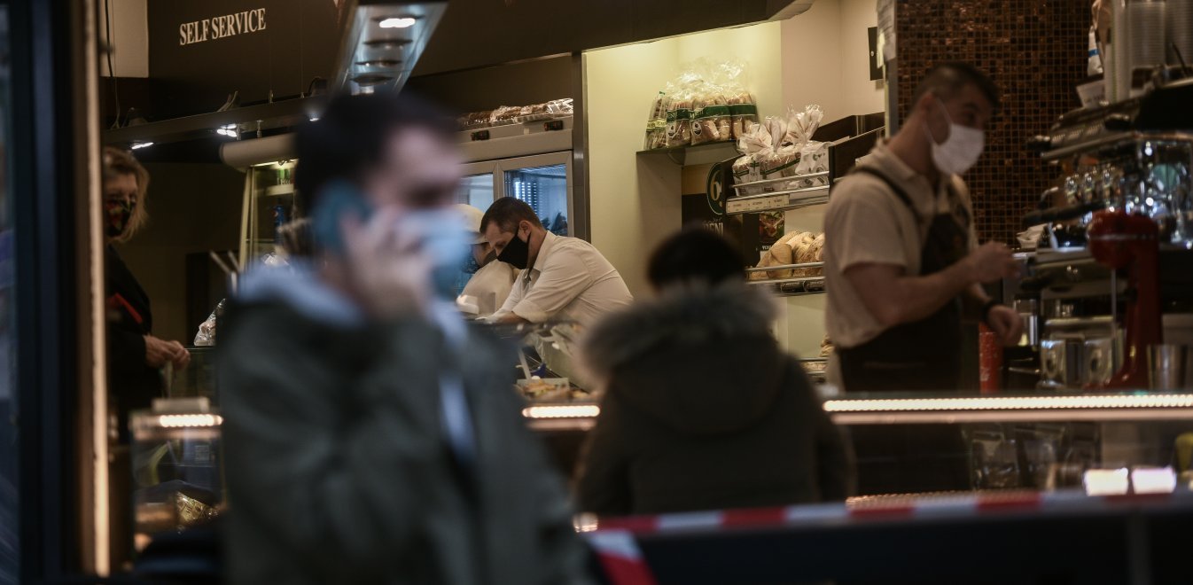 Take away: ΠΡΟΣΟΧΗ! Τσουχτερά πρόστιμα για «πηγαδάκια» σε καταστήματα εστίασης