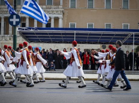 Με Μακρόν και Πρίγκιπα Κάρολο η παρέλαση της 25ης Μαρτίου