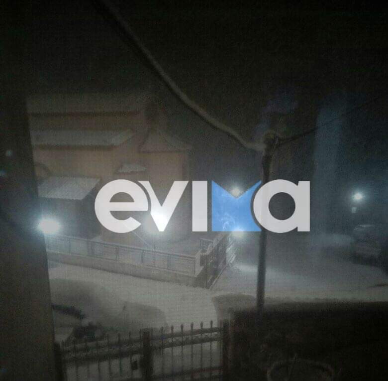 Β. Εύβοια: Χιονίζει στην Κερασιά, το έχει στρώσει