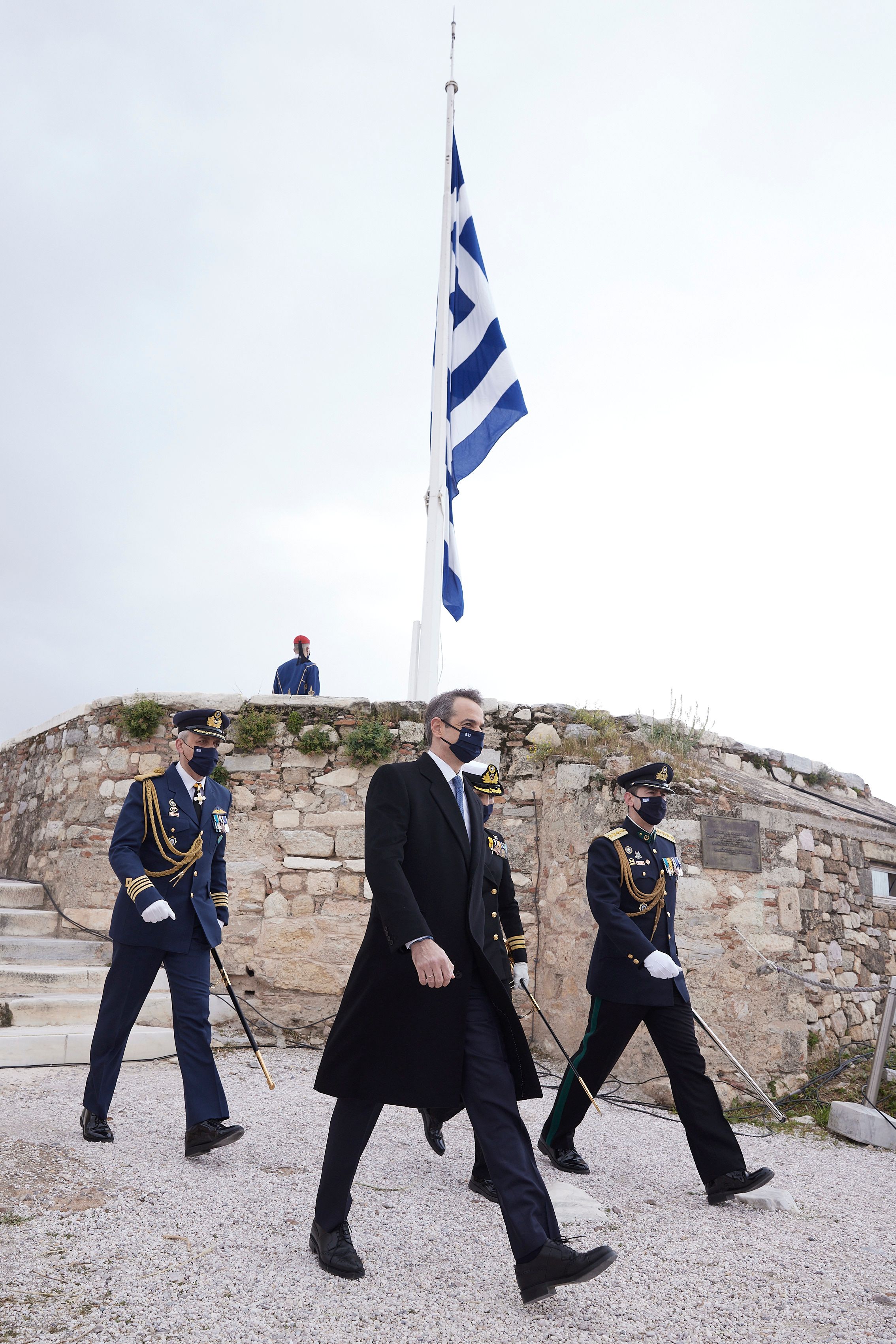 Μητσοτάκης: Στην αυγή του τρίτου αιώνα ελεύθερης ζωής, οι Έλληνες κρατούν ψηλά το κεφάλι