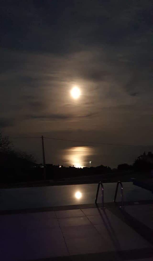 Πανσέληνος Μαρτίου: Το ολόγιωμο φεγγάρι από την Κύμη Ευβοίας