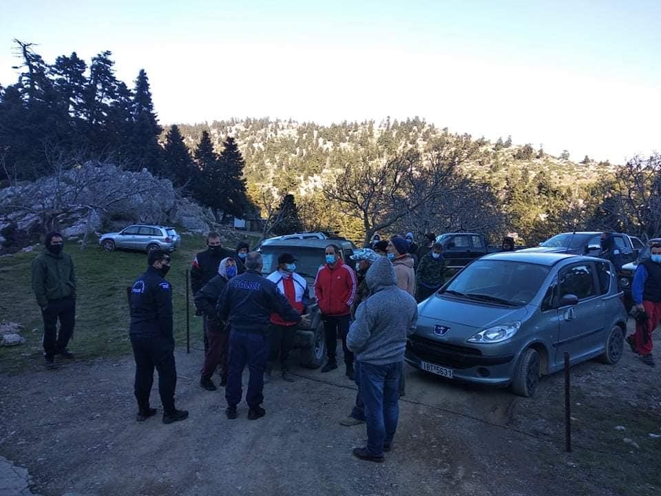 Ο επικεφαλής της Λαϊκής Συσπείρωσης στην κινητοποίηση για την εγκατάσταση του ανεμολογικού ιστού