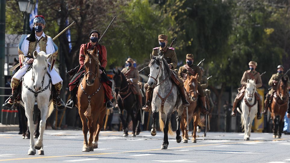 Παρέλαση 25ης Μαρτίου: «Έκλεψαν» τις εντυπώσεις τα άλογα της Καρύστου