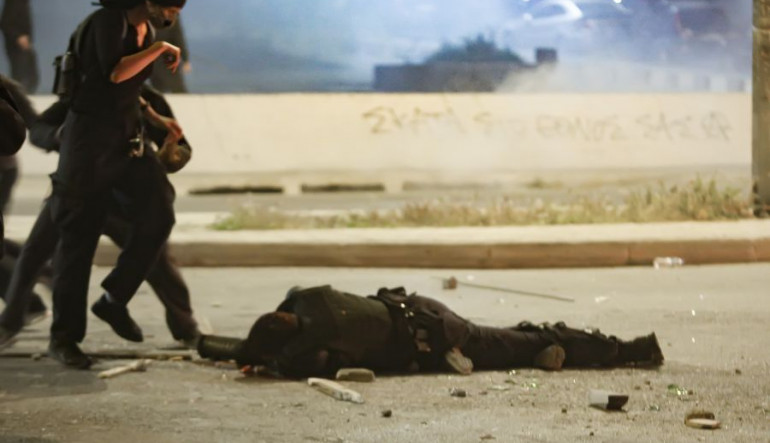 Νέα Σμύρνη: Αυτός είναι ο τραυματίας αστυνομικός – Ποια η κατάστασή του – «Θα τον σκότωναν»