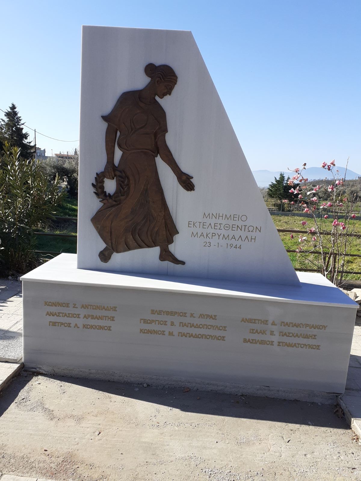 Εύβοια: Τοποθετήθηκε το μνημείο για τους πεσόντες στο Μακρυμάλλη [εικόνες]