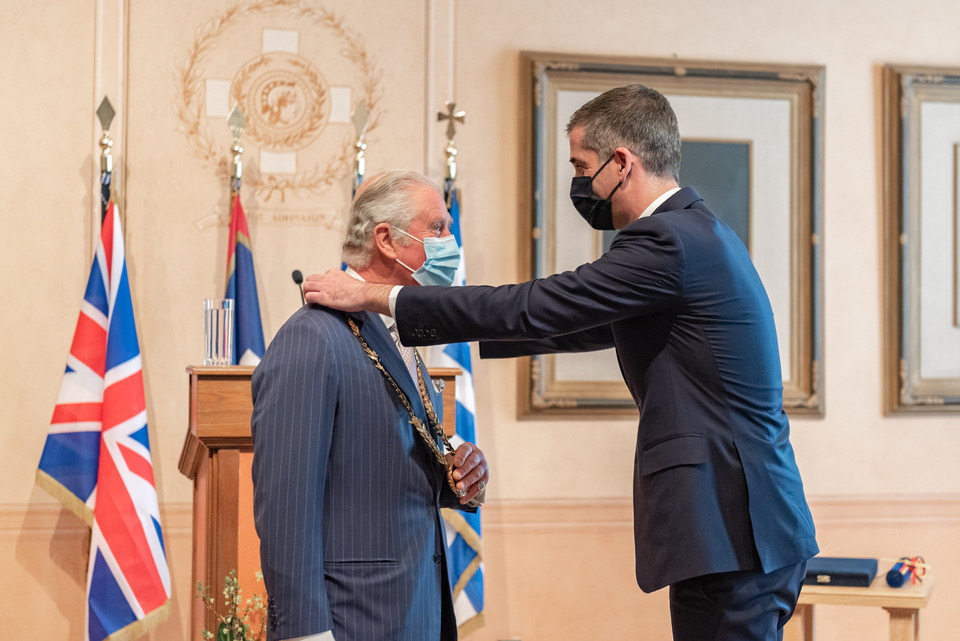 Το Χρυσό Μετάλλιο Αξίας της Πόλεως των Αθηνών στον Πρίγκιπα της Ουαλίας Κάρολο από τον Δήμαρχο Αθηναίων [εικόνες]