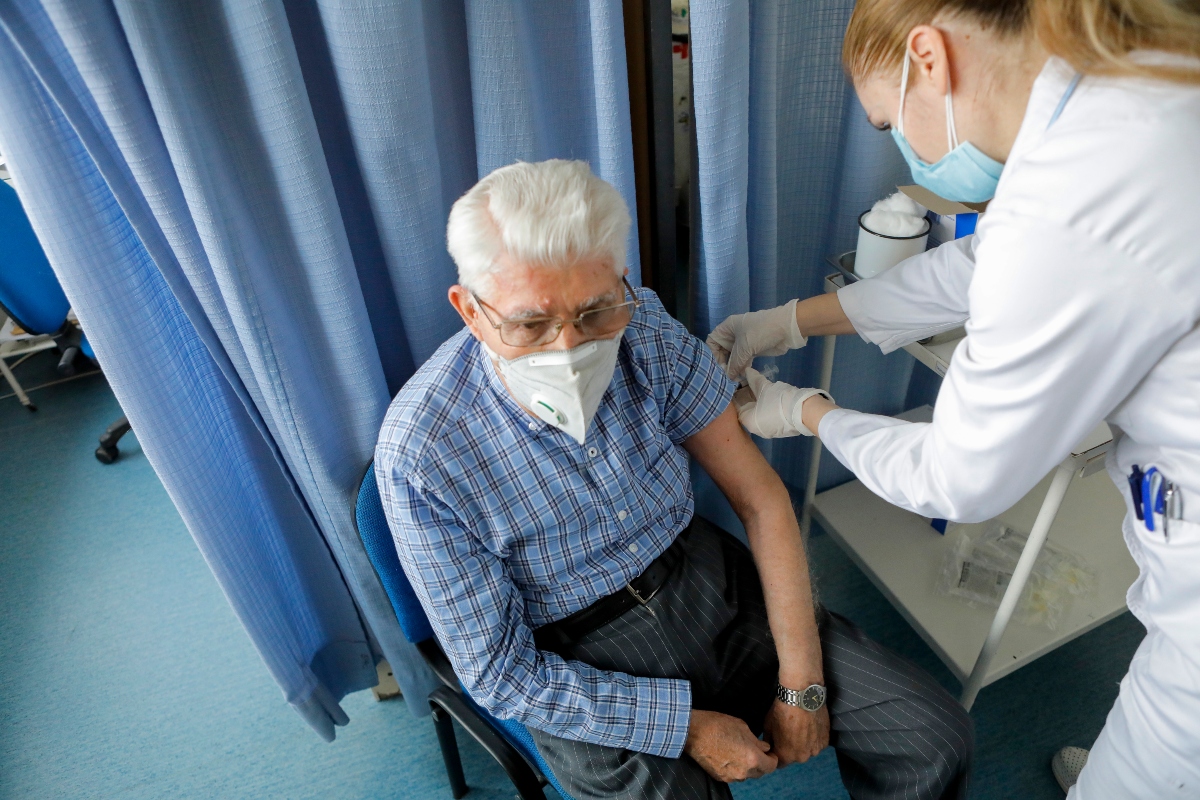 Κορονοϊός: Ξεκινούν οι εμβολιασμοί  για ηλικίες 70-74 στο δήμο Μαντουδίου Λίμνης Αγ. Άννας
