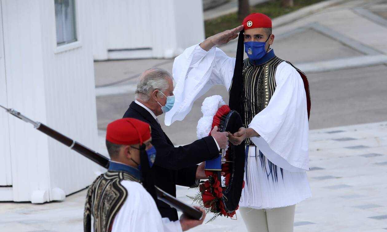 25η Μαρτίου: Δάκρυσε ο πρίγκιπας Κάρολος στην κατάθεση στεφάνων – ΒΙΝΤΕΟ