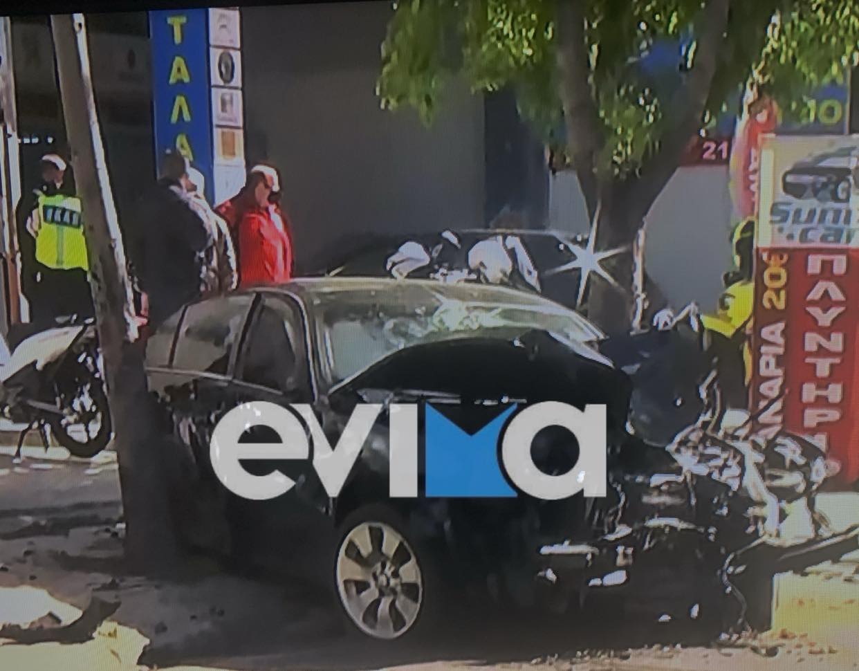 Συναγερμός στην ΕΛ.ΑΣ. : Κλεμμένο όχημα μετά από καταδίωξη έπεσε σε πεζούς – Πληροφορίες για δύο γυναίκες τραυματίες
