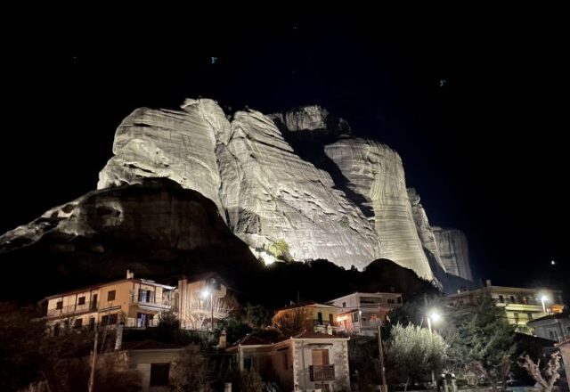 Σεισμός – Μετέωρα: Συγκλονιστικό βίντεο την ώρα του σεισμού των 5.9 ρίχτερ – Αποκολλήθηκαν βράχοι