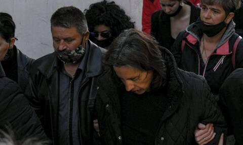 Φονικό στη Μακρινίτσα: Συγκλονίζει η μητέρα των θυμάτων – Συγκινεί η αλληλεγγύη προς την οικογένεια