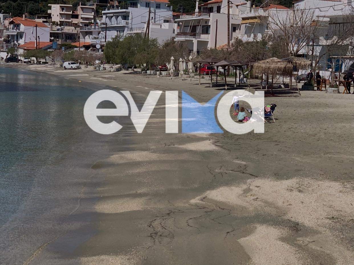 Εύβοια: Η άμπωτη ρούφηξε τη θάλασσα στους Αγίους Αποστόλους Πετριών – Ασυνήθιστες εικόνες