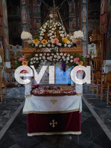 Εύβοια: Τελέστηκε με κατάνυξη η αποκαθήλωση του Εσταυρωμένου -Στις 6 η ακολουθία του Επιταφίου