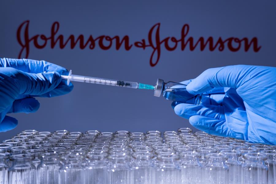 Τι συμβαίνει με τα εμβόλια των J&J και AstraZeneca: Πόσο ανησυχητικά είναι τα επεισόδια θρομβώσεων