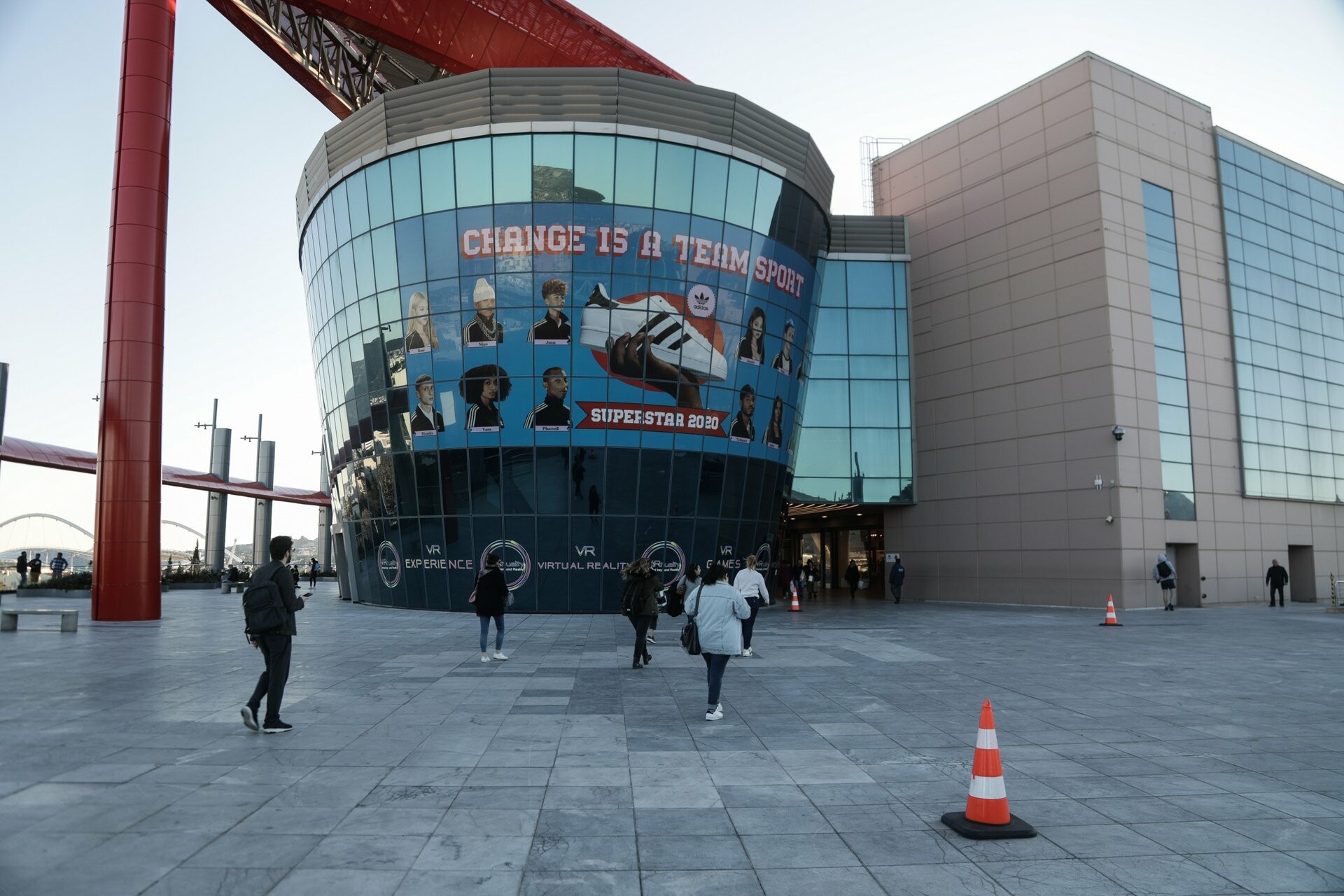 Lockdown: Επίσημο! Ανοίγουν mall και εκπτωτικά χωριά