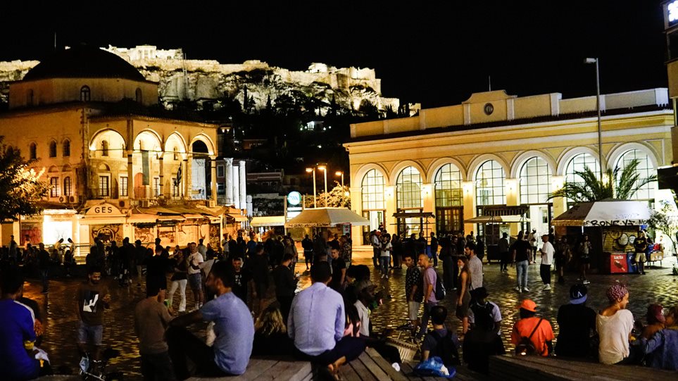 Χαμός και απόψε στις πλατείες της Αθήνας και άλλων πόλεων